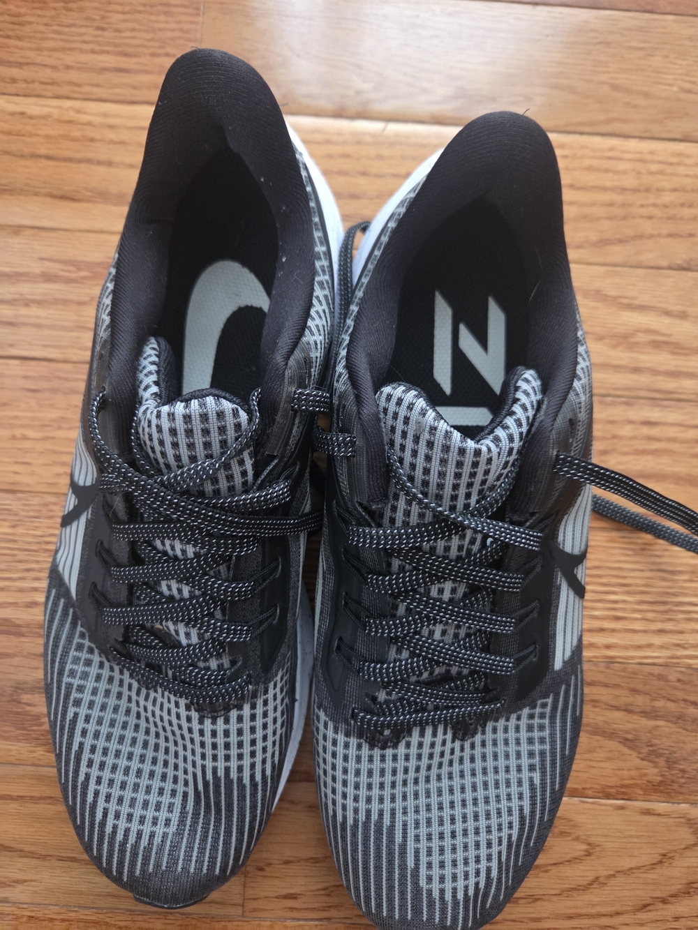 Nike Zoom Men's Black and White Running Sneakers - Picture 3 of 8
